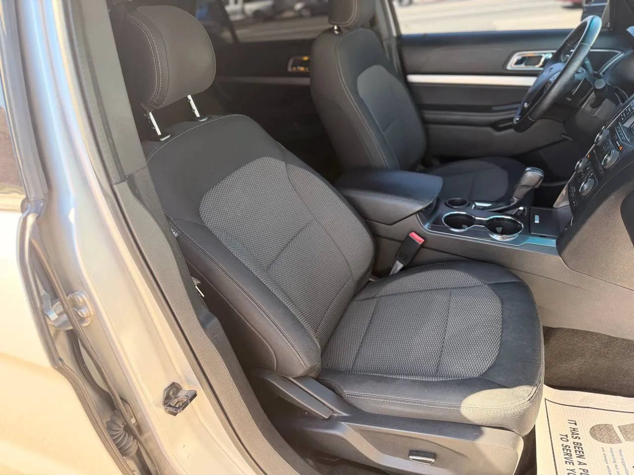 Used 2017 Ford Explorer XLT FWD image 48