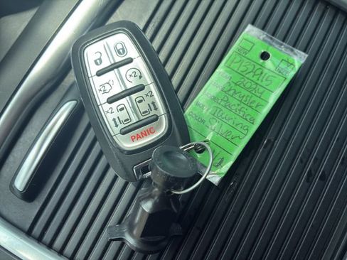 Used 2024 Chrysler Pacifica Touring-L FWD image 19