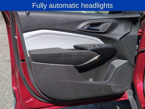 Certified 2025 Chevrolet Trax LT image 9