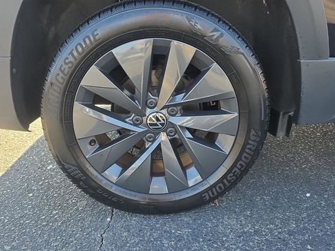 Used 2024 Volkswagen Taos S image 5