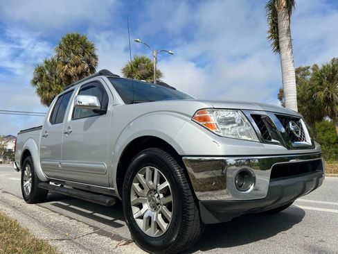 Used 2012 Nissan Frontier SL w/ Moonroof Pkg image 5