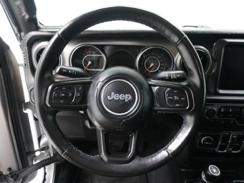 Used 2021 Jeep Gladiator Sport image 18