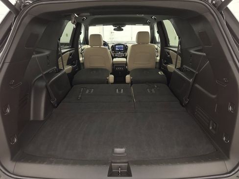 Used 2023 Chevrolet Traverse LT w/ LPO, Cargo Package image 9