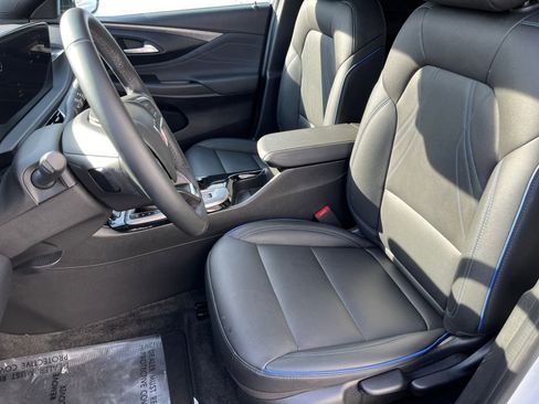 Used 2025 Buick Envista Sport Touring image 33