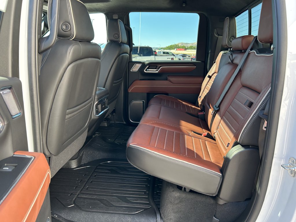 Used 2025 GMC Sierra 3500 Denali Ultimate AWD/4WD image 9