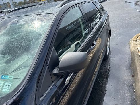 Used 2020 Ford Edge SE image 3