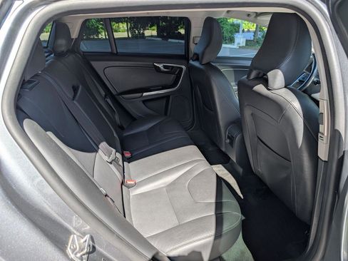 Used 2018 Volvo V60 T5 Cross Country w/ Convenience Package image 15