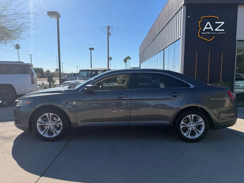 Used 2015 Ford Taurus SE image 4