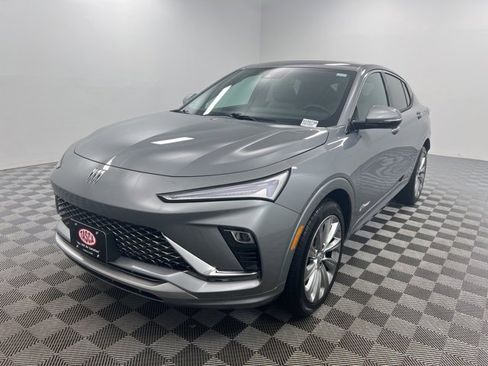 Used 2024 Buick Envista Avenir image 2