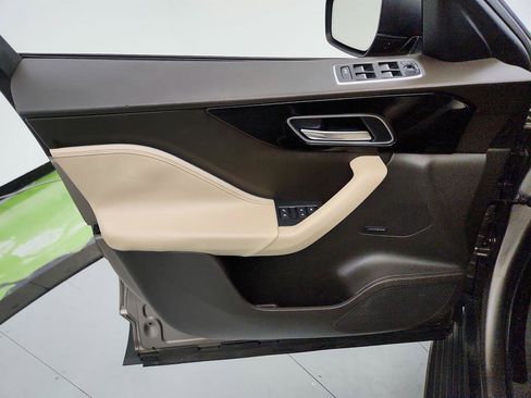 Used 2017 Jaguar F-PACE Prestige image 23