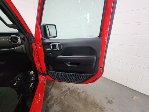 Used 2023 Jeep Wrangler Unlimited Sahara AWD/4WD image 30