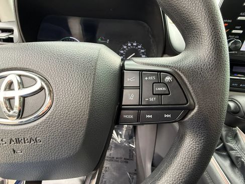 Used 2022 Toyota Sienna LE image 44