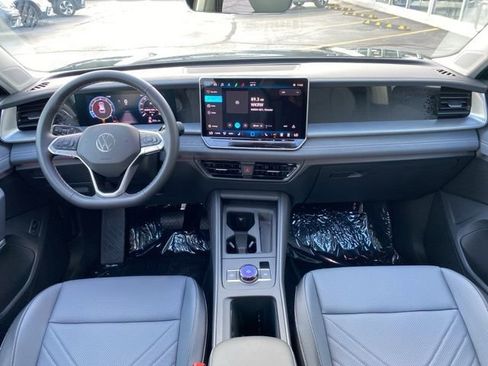 New 2025 Volkswagen Tiguan SE AWD/4WD image 2