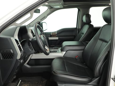 Used 2019 Ford F150 Lariat w/ Equipment Group 502A Luxury AWD/4WD image 17