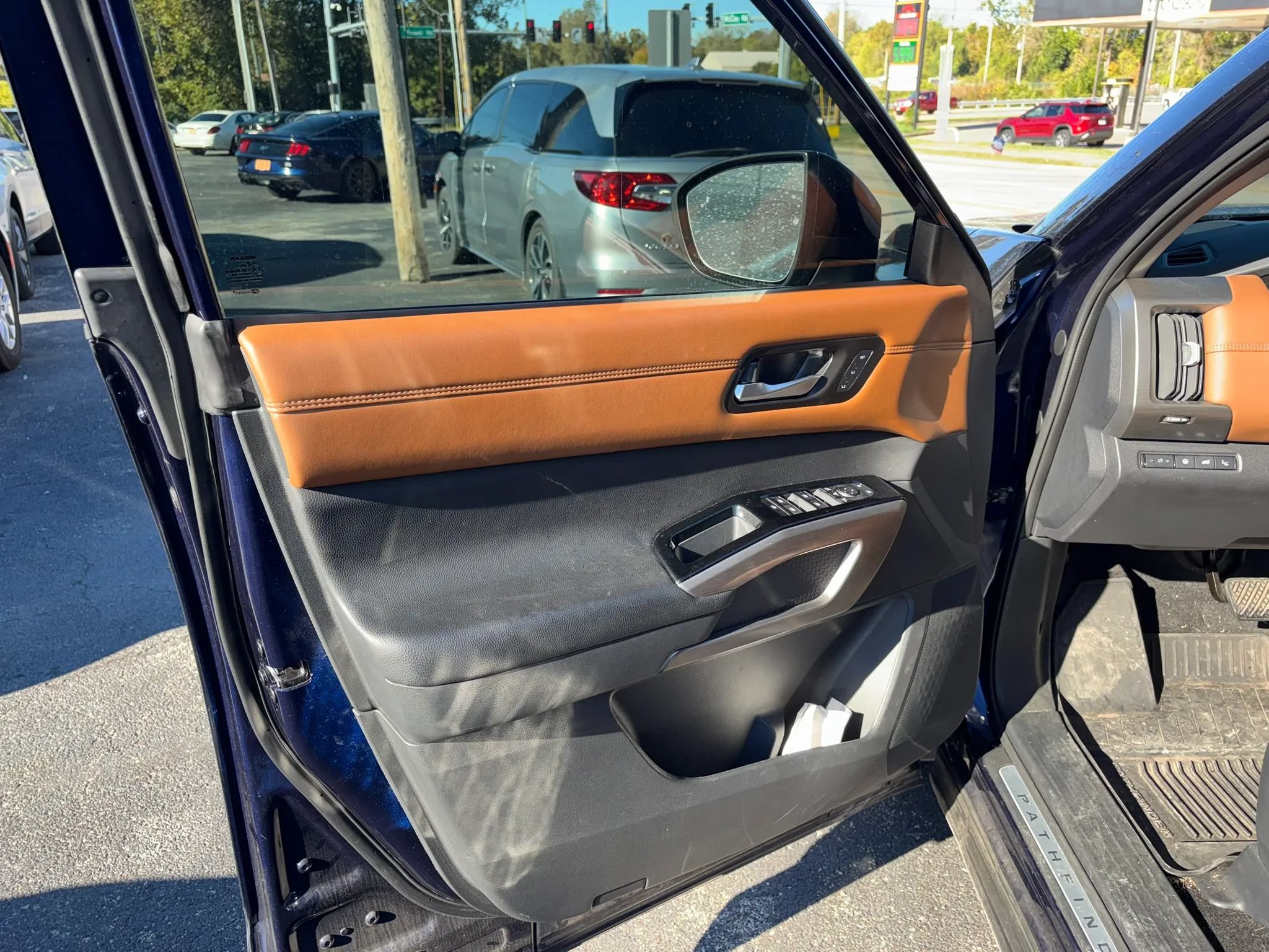 Used 2024 Nissan Pathfinder Platinum w/ Cargo Package FWD image 19