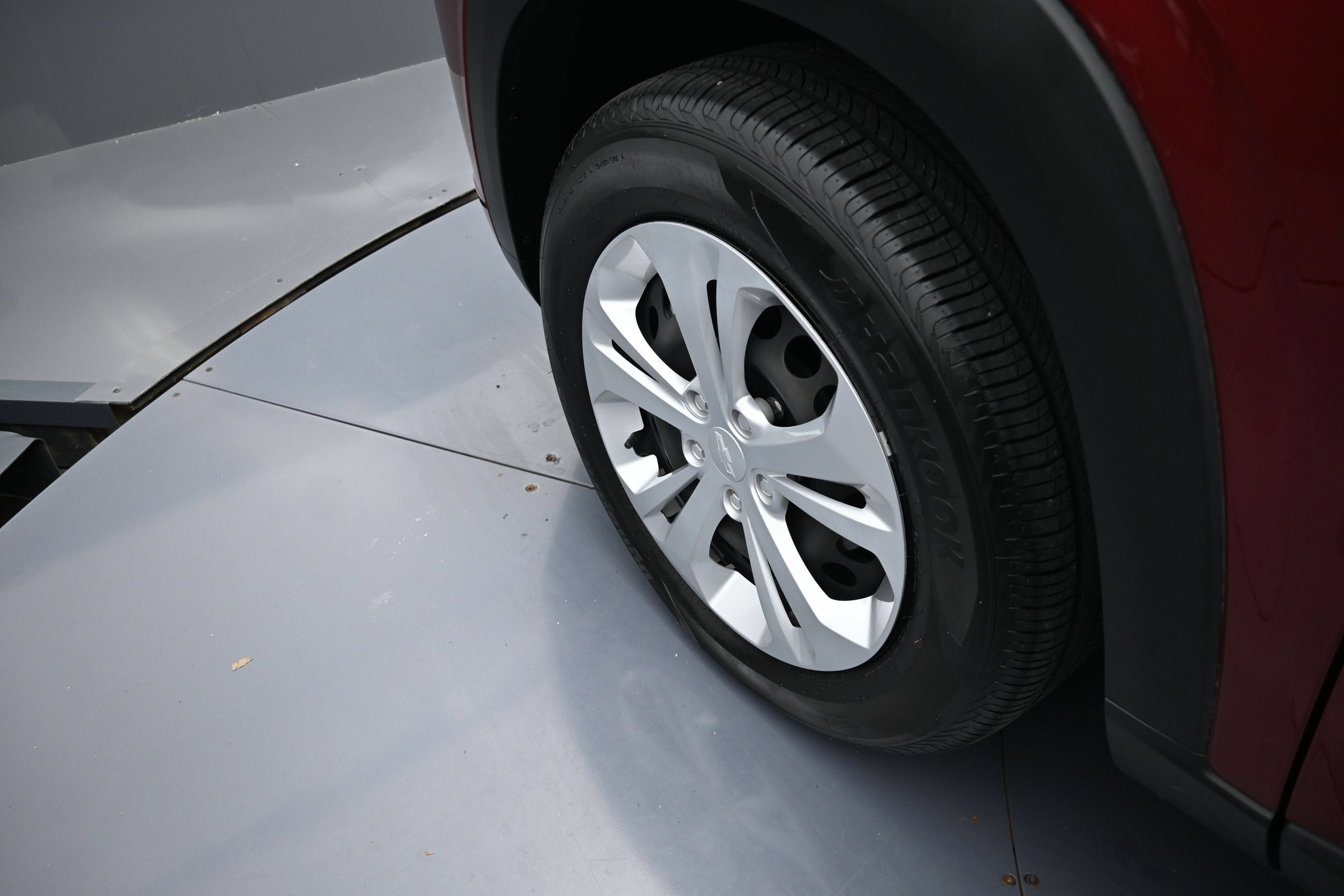Certified 2024 Chevrolet Trax LS FWD image 31