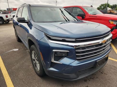 Used 2024 Chevrolet Traverse LT FWD image 1