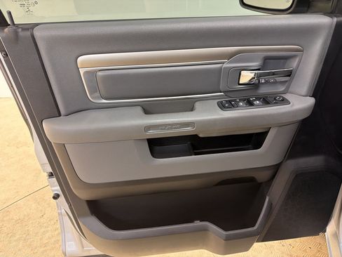 Used 2013 RAM 1500 Classic SLT w/ Premium Display Pkg AWD/4WD image 12