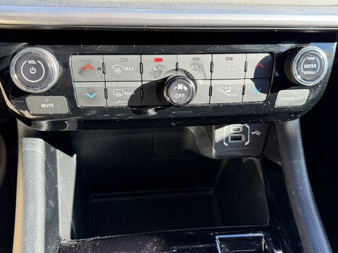 Certified 2024 Jeep Compass Limited image 26