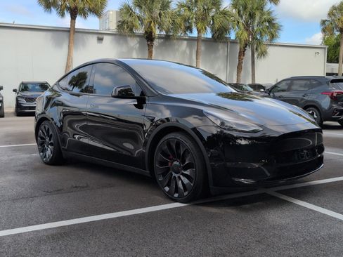 Used 2024 Tesla Model Y Performance AWD/4WD image 1