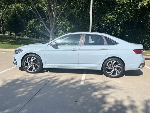 Certified 2026 Volkswagen Jetta SEL FWD image 6
