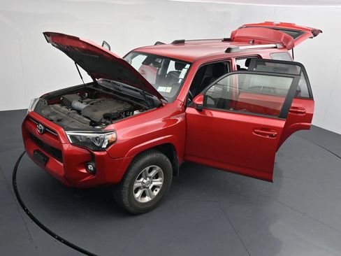 Used 2024 Toyota 4Runner SR5 AWD/4WD image 26