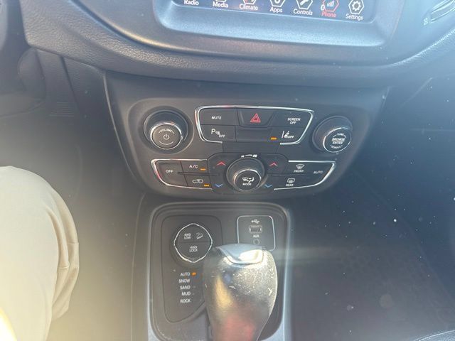 Used 2018 Jeep Compass Trailhawk w/ Leather Interior Group AWD/4WD image 16
