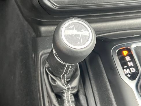 Used 2022 Jeep Wrangler Unlimited Sahara AWD/4WD image 35