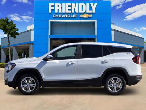 Used 2024 GMC Terrain SLE image 4