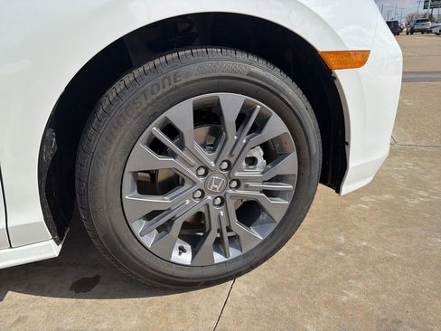 New 2026 Honda Odyssey Touring image 10