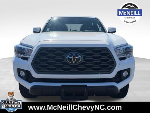 Used 2022 Toyota Tacoma TRD Off-Road w/ Technology Package AWD/4WD image 2