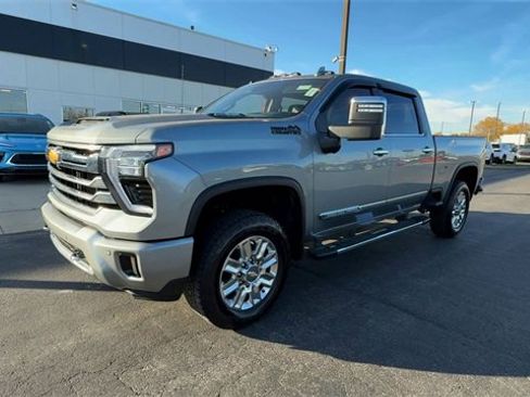 Used 2024 Chevrolet Silverado 3500 High Country w/ Technology Package image 4