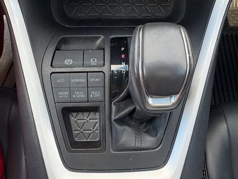 Used 2023 Toyota RAV4 XLE Premium AWD/4WD image 27