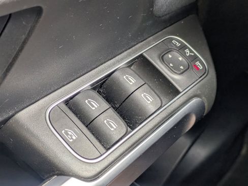 Used 2021 Mercedes-Benz GLB 250 image 24