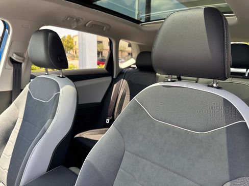 New 2025 Volkswagen Taos SE image 17