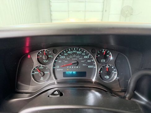 Used 2017 GMC Savana 2500 RWD image 30