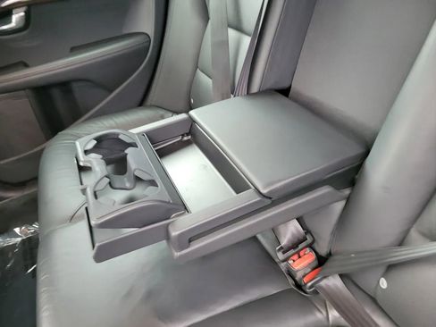 Used 2014 Volvo XC70 T6 image 25