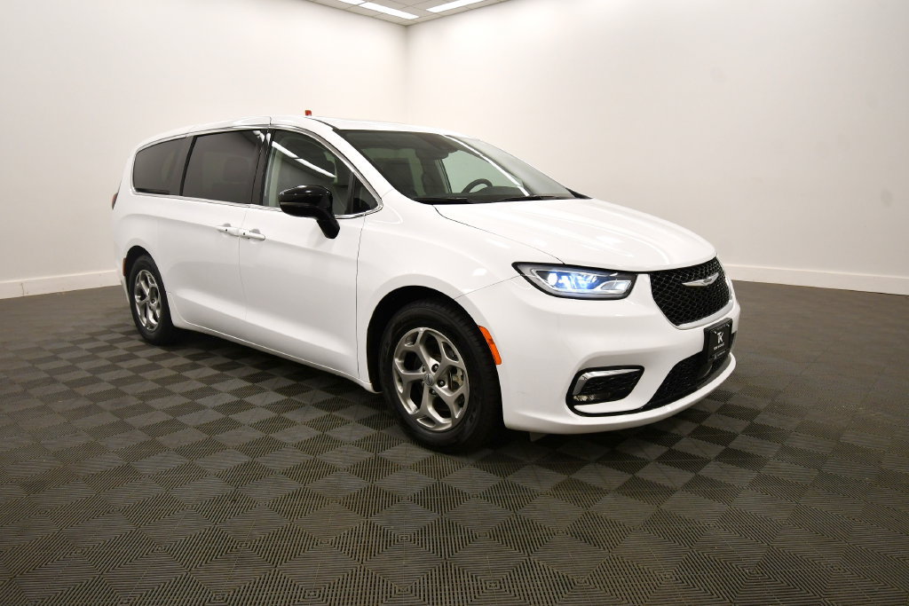 Used 2024 Chrysler Pacifica Limited FWD image 10
