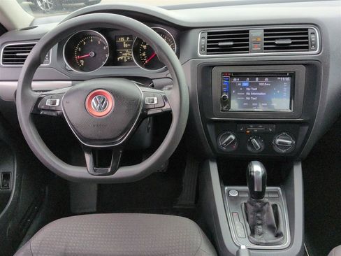 Used 2015 Volkswagen Jetta SE FWD image 29