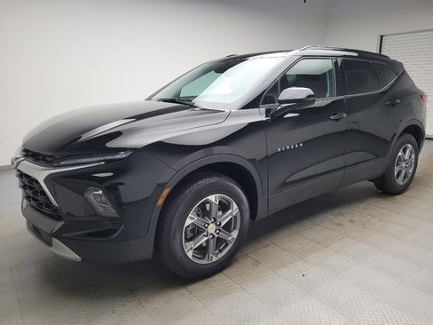 Used 2024 Chevrolet Blazer LT w/ Convenience Package FWD image 2