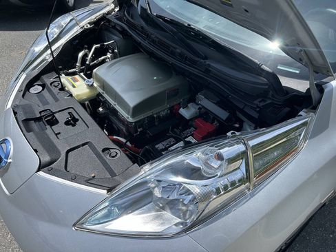 Used 2016 Nissan Leaf SV w/ Premium Package FWD image 29