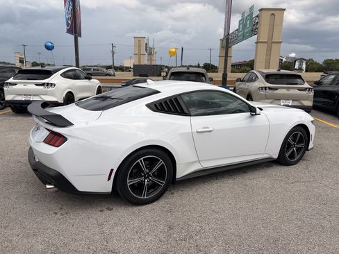 Certified 2025 Ford Mustang Coupe RWD image 3