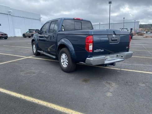 Used 2016 Nissan Frontier SV image 5