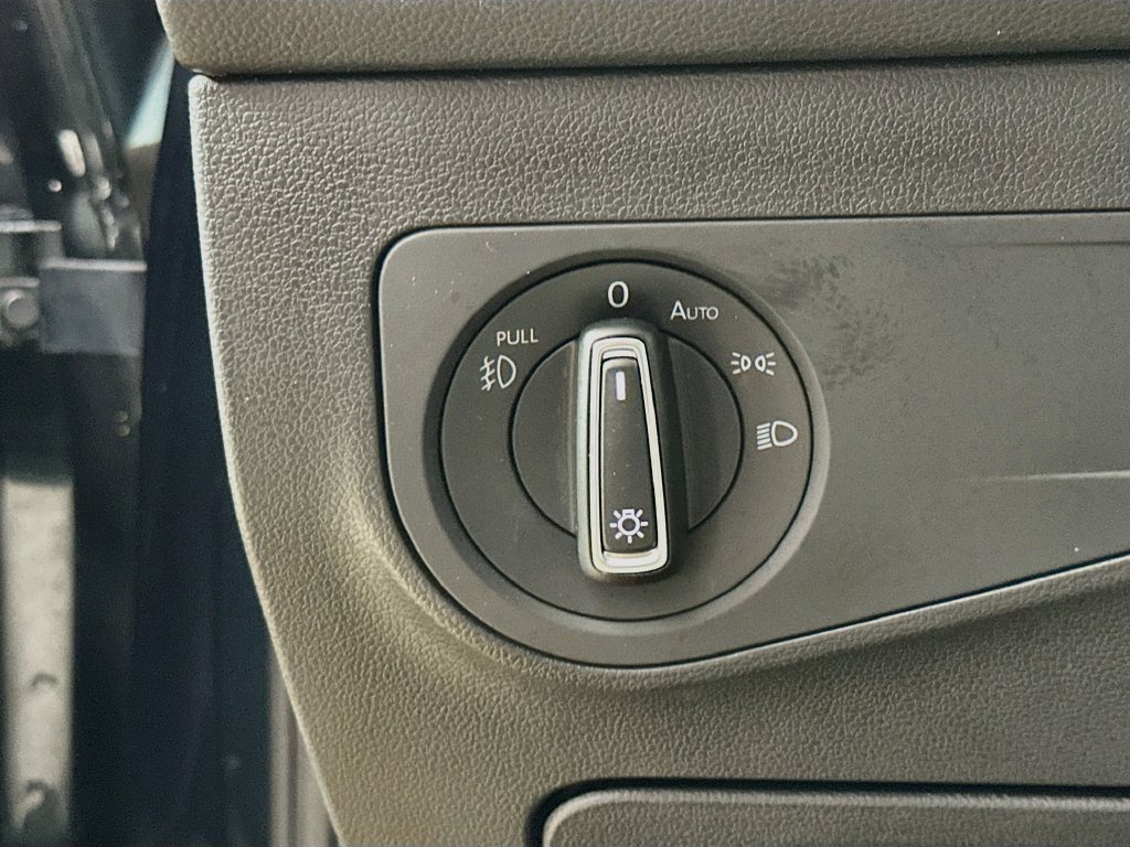 Used 2019 Volkswagen Tiguan SEL FWD image 12