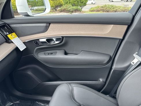 New 2025 Volvo XC90 T8 Plus w/ Protection Package Premier image 27