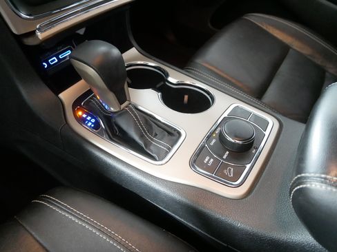 Used 2017 Jeep Grand Cherokee Limited w/ Trailer Tow Group IV image 24