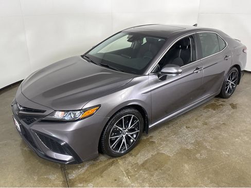 Used 2024 Toyota Camry SE image 15