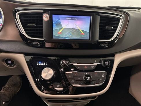 Used 2024 Chrysler Voyager LX image 22