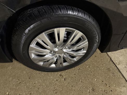 Used 2019 Toyota Corolla L image 9