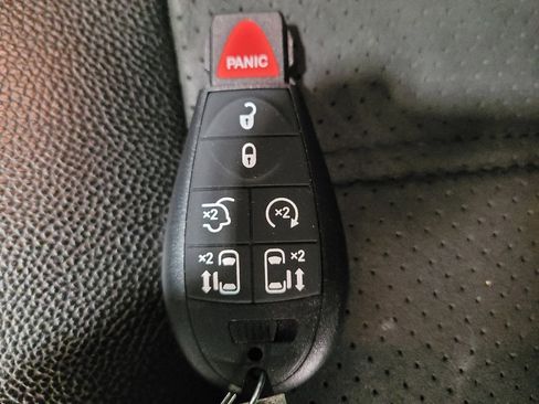 Used 2019 Dodge Grand Caravan SXT FWD image 32